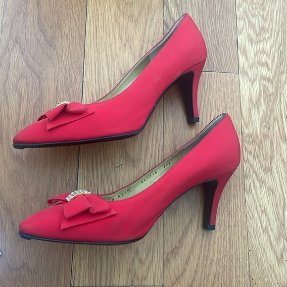 Bruno Magli Vintage Red Satin Pumps 8.5 - Picture 8 of 11